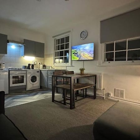 Flat In The Heart Of Camden Town Apartment Londra Exterior foto